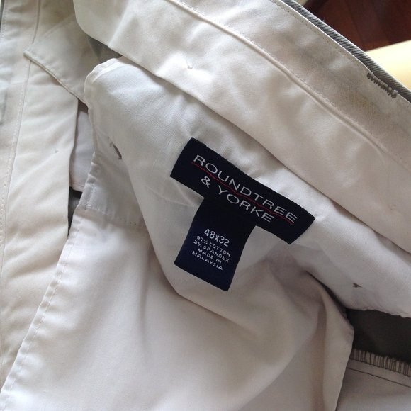 Roundtree & Yorke Classic Fit 48 x 32 Pleated Front, Cuffed Leg, Dress Pants - Picture 7 of 7